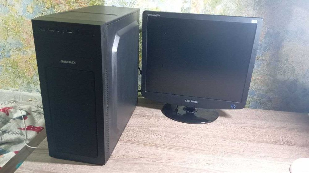 Настільний компьютер. Готовий до роботи.