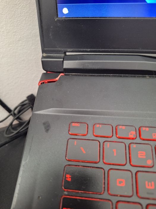 Portátil MSI - GL63 8RC (16gb RAM, i7 8th Gen., GTX 1050)