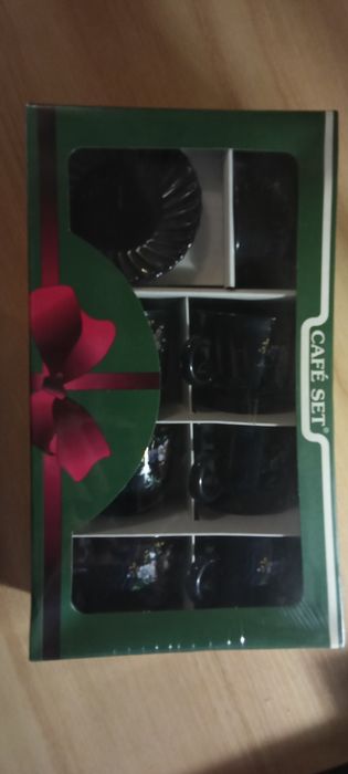 Подарунковий набір чашок з блюдцами