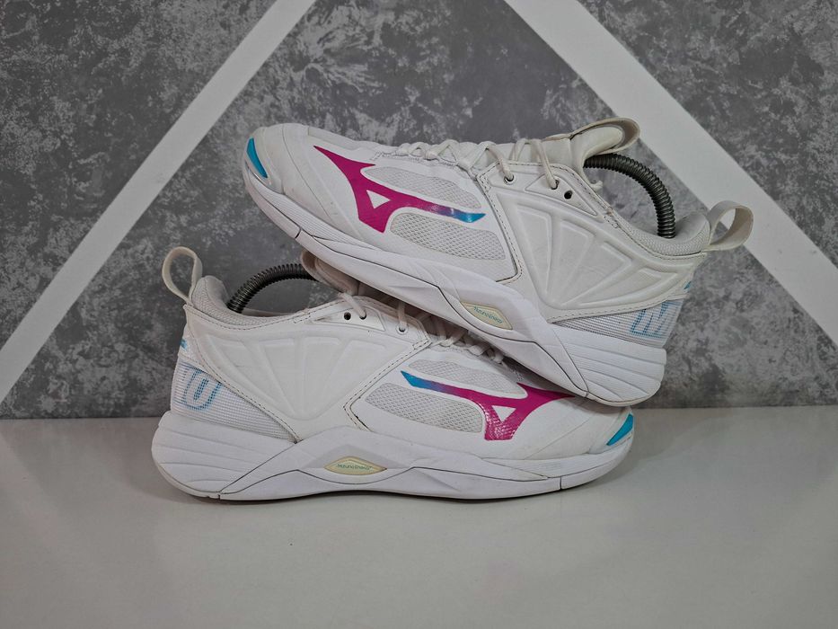 Волейбольні кросівки Mizuno Wave Momentum 2