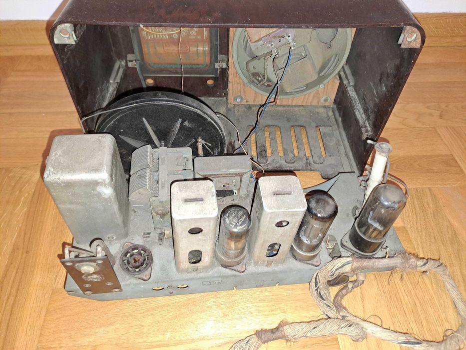 Radio PIONIER 48 nr. seryjny 003777 z 1948 roku