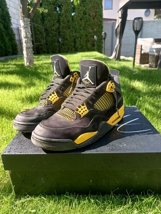 Air Jordan 4 Retro "Thunder"