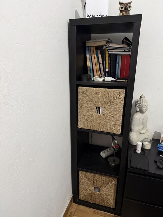 Movel preto com cestos
