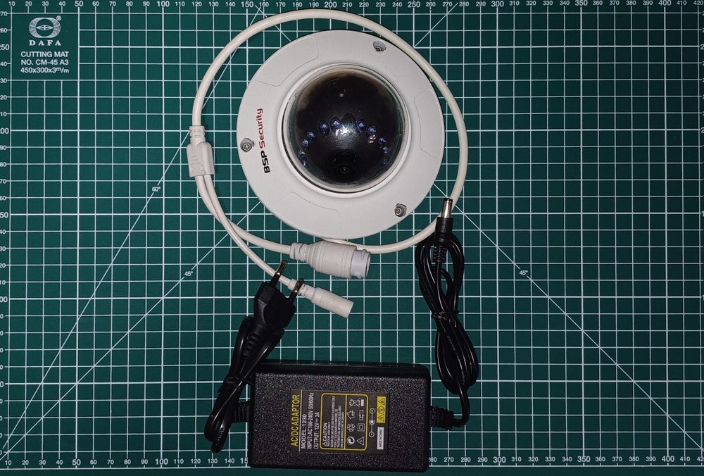 IP камери відеоспостереження та анналог(IP - 1 од. Аналог - 1 од.)