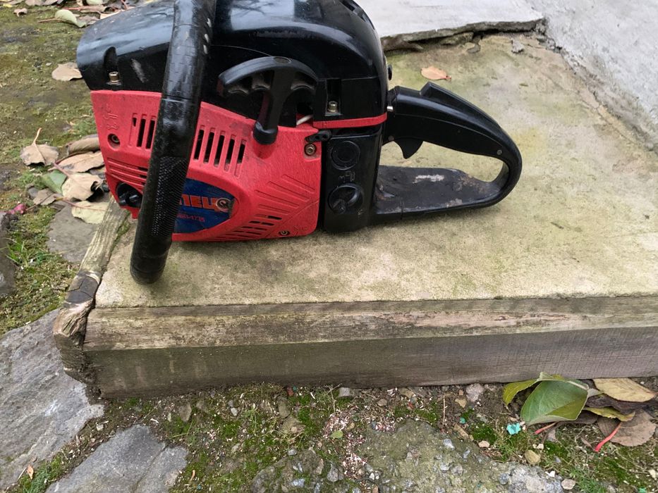 Продам бензо пилу