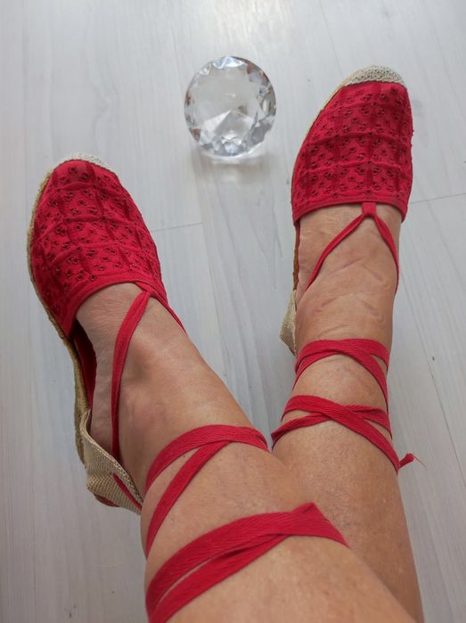 Kobiece sznurowane a'la espadryle