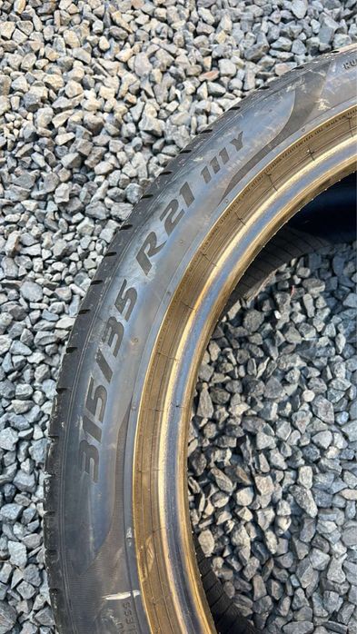 Літні різноширокі шини 275/40 R21 & 315/35 21 Pirelli PZero