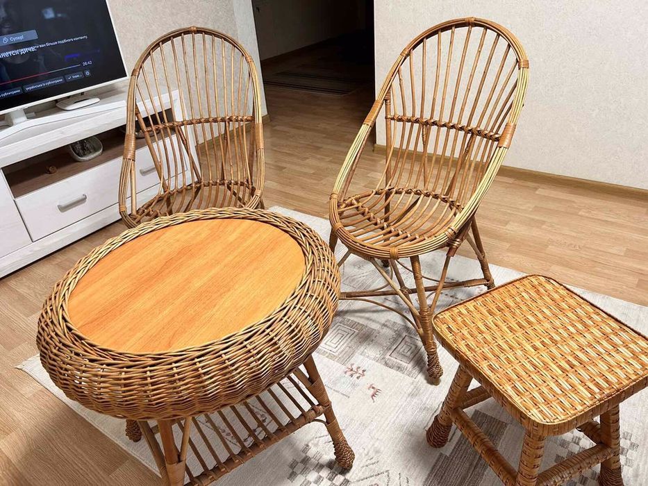 Плетений стіл