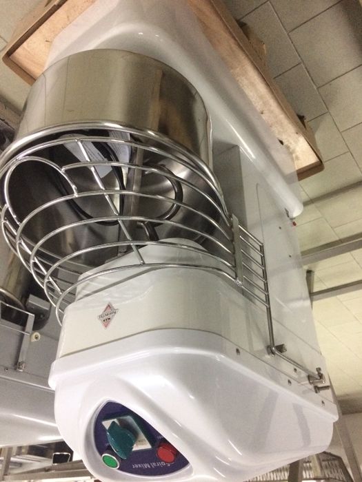 Amassadeira espiral nova, monofásica 2 veloc.  padaria pastelaria 12kg64365323800963123