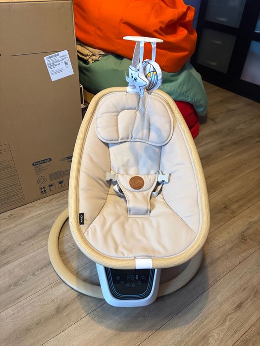 Загойдуючий центр Lionelo Olivia Beige Natural