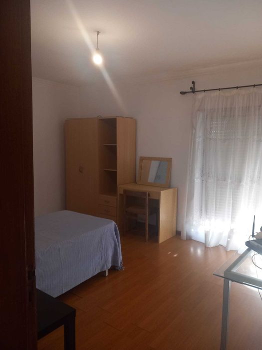Aluga-se quarto a estudante junto à ESEnfC - São Martinho do Bispo, Coimbra