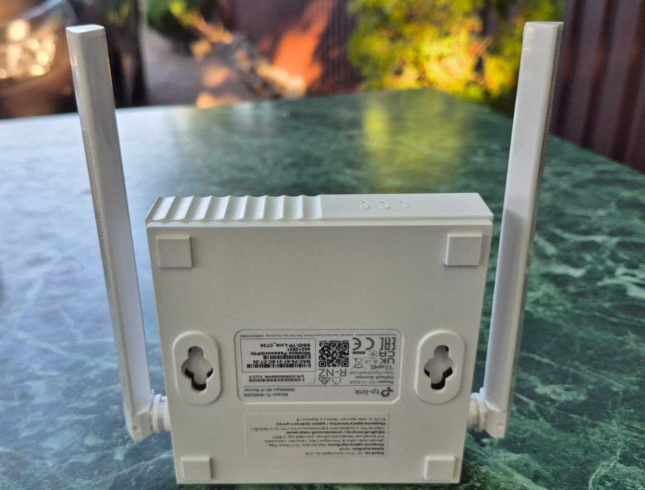 Роутер TP-Link TL-WR820N б/в, практично не був у використанні.