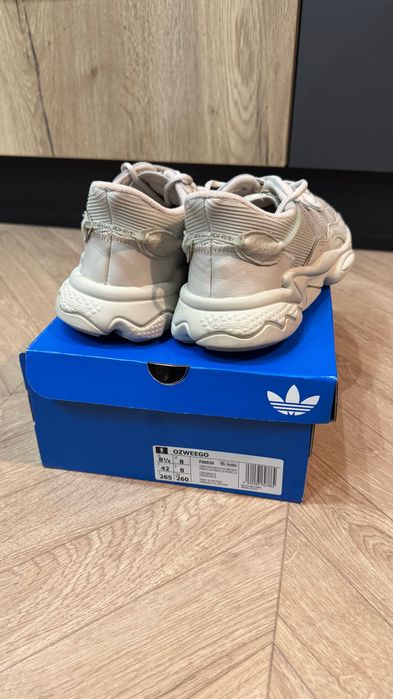 Buty Adidas OZWEEGO Bliss 42