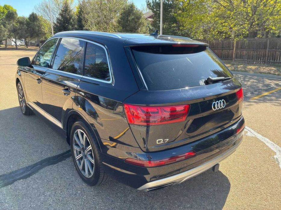 AUDI Q7      2017