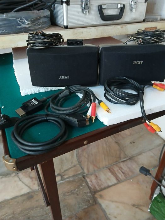 Colunas da Akai 30W