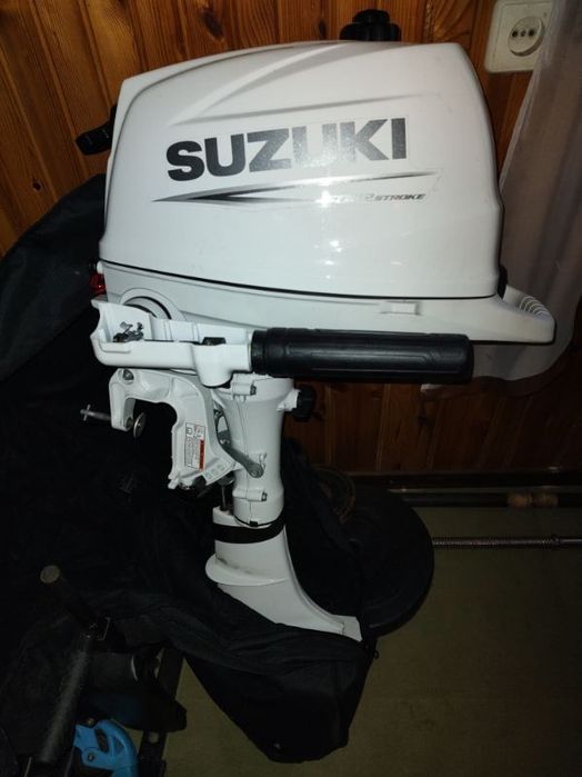 Łódka z silnikiem Suzuki
