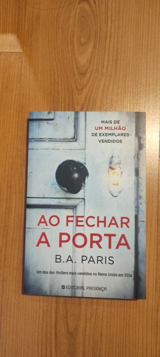 Livro "Ao fechar a porta"