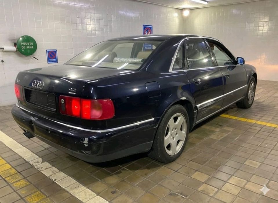 Audi A8 4.2 V8 quattro (310cv)  matrícula espanhola