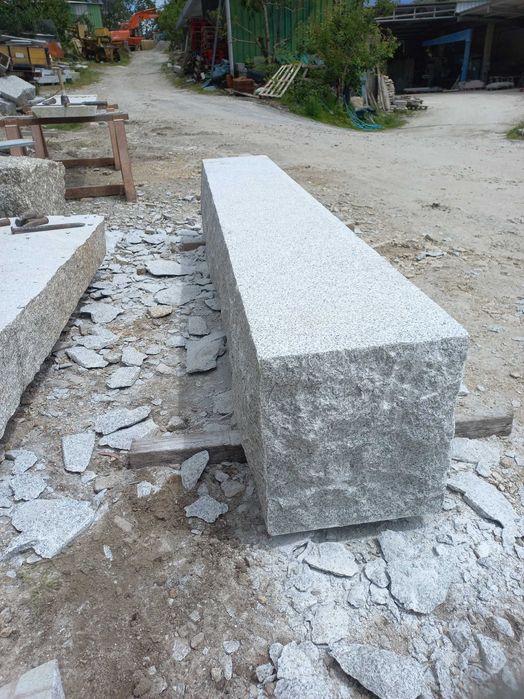 Colunas/pilares em granito