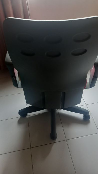 Cadeira de escritório. Bom estado.