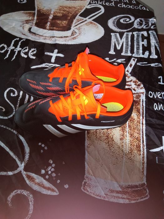 Chuteiras adidas para piso sintético/Tênis para o dia a dia
Como novas