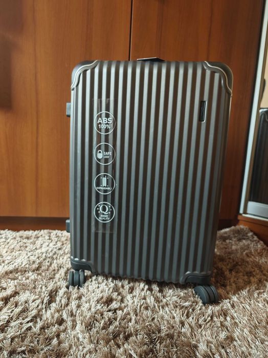 Валіза для подорожей 67-л нова