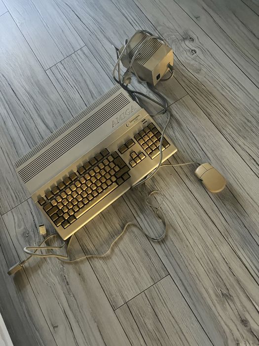Sprzedam uzywaną amiga 500 z zasilaczem, myszką i dzojstikiem