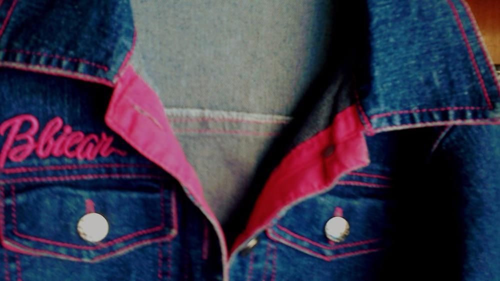 Casaco criança ganga com estampado de flores bordadas tam:5/6 anos