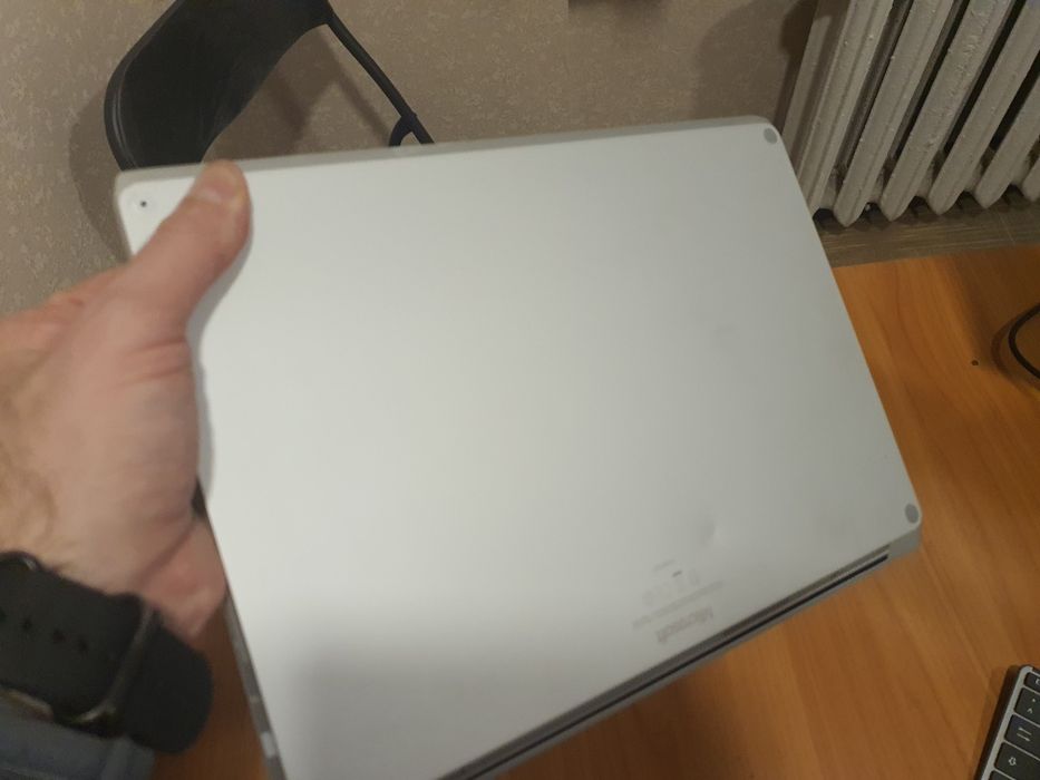 Microsoft surface laptop 2 (на запчастини)
