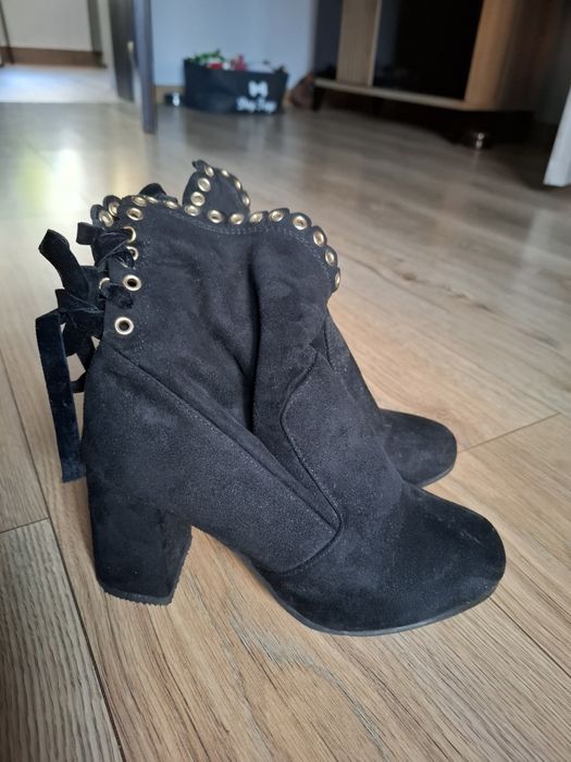 Botki czarne zamszowe 36