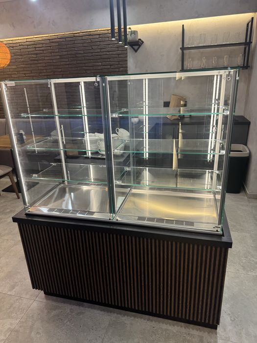 Холодильна вітрина