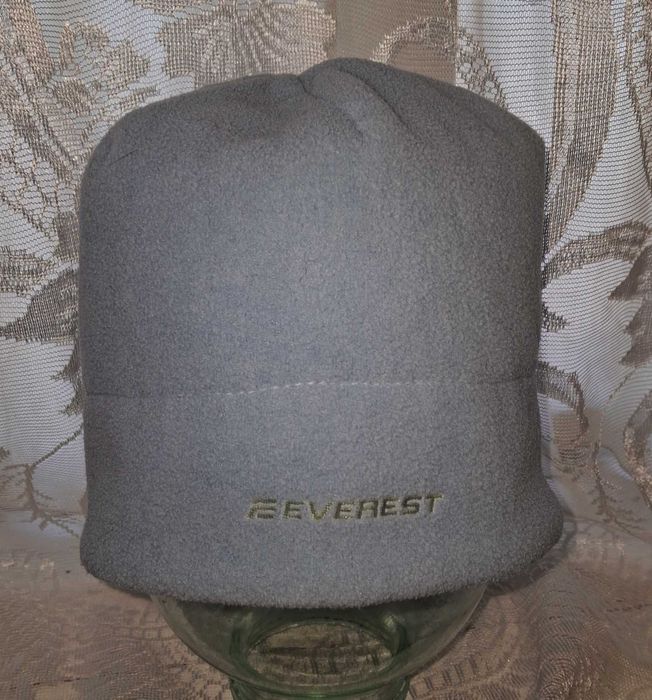 Продам шапки мужские и женские