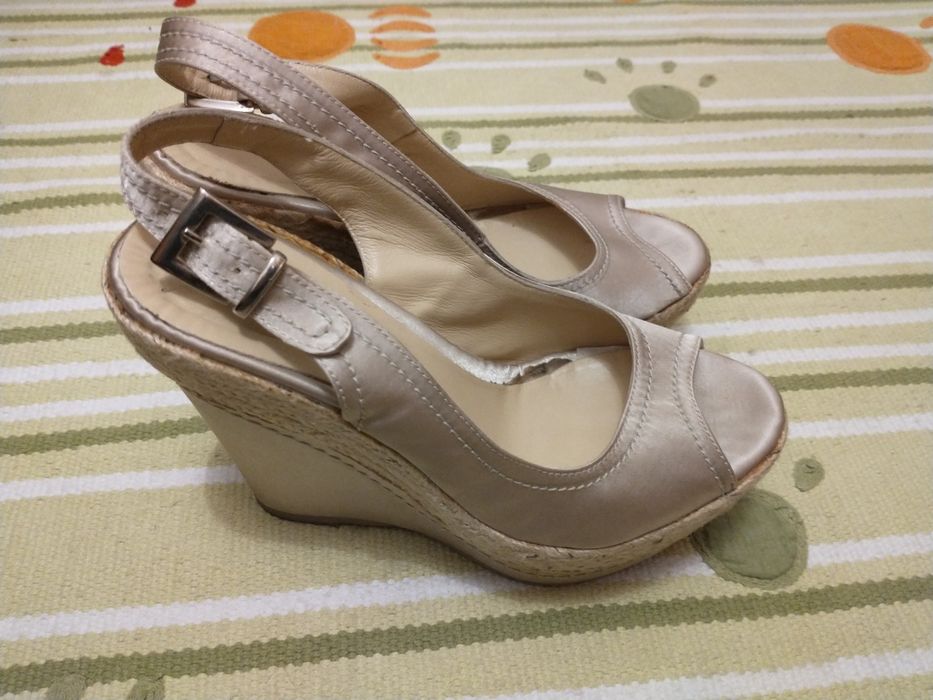 Buty damskie na koturnie