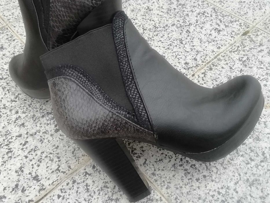 Botas pretas salto alto, como novas