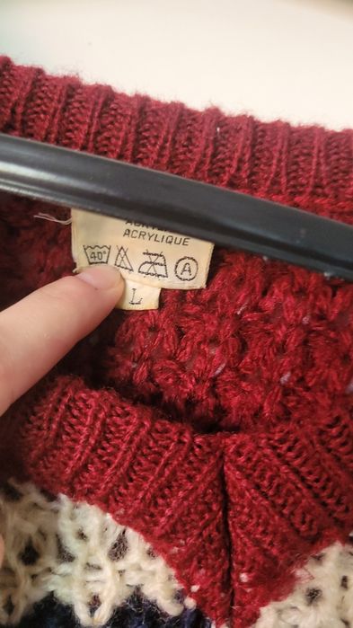 Sweter dekolt wełna
