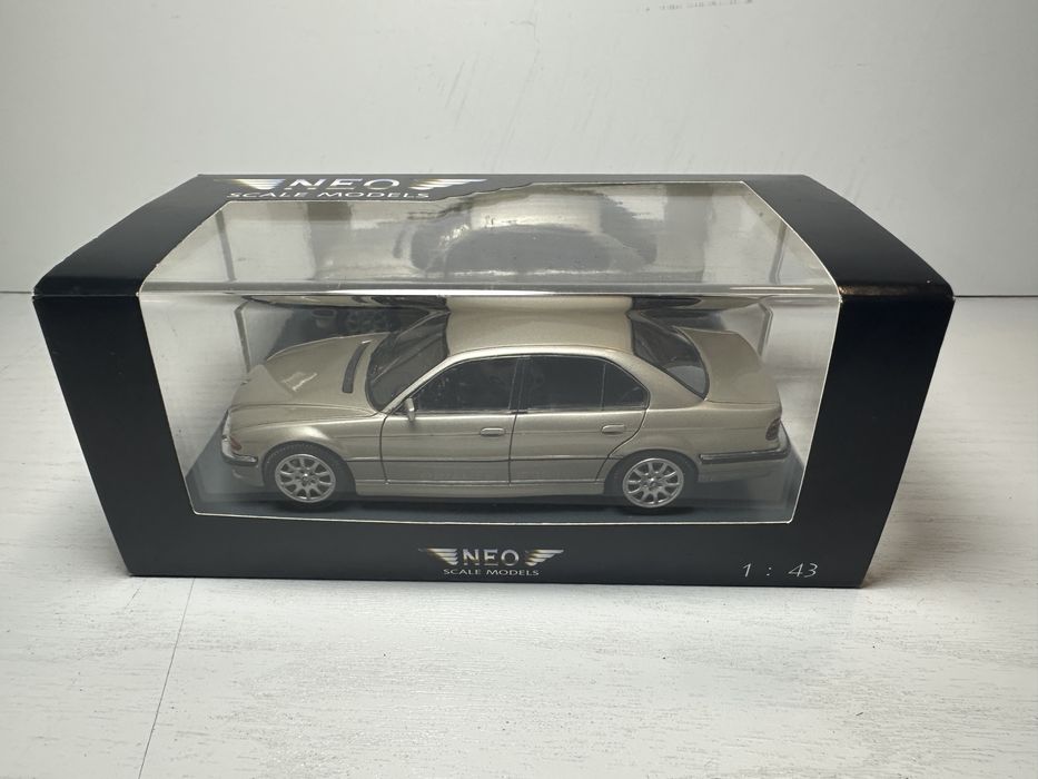 BMW 740i (E38) 2000    NEO   1/43
