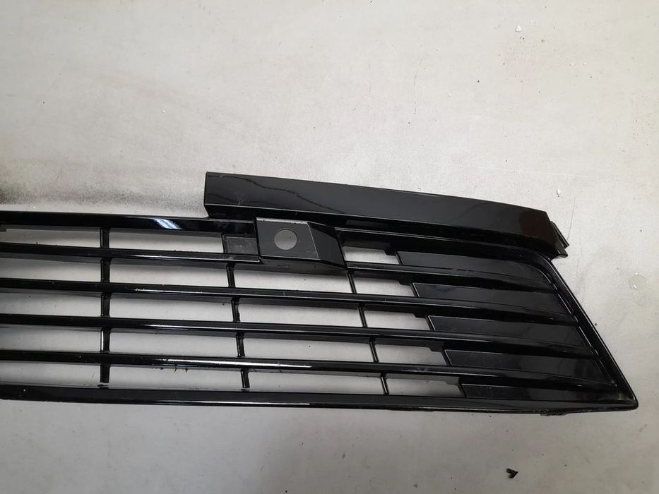 Opel Astra L VI 6 kratka środkowa zderzaka przód przedniego 9839979680