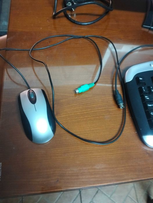 Monitor, teclado e rato