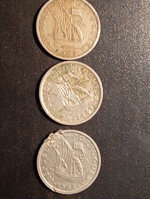 3 moedas de 2,5 escudos	Portugal	1983, 1985, 1969