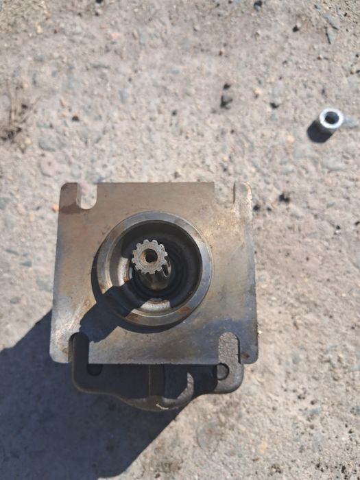 Pompa hydrauliczna zębata do minikoparki Hanix, Kubota