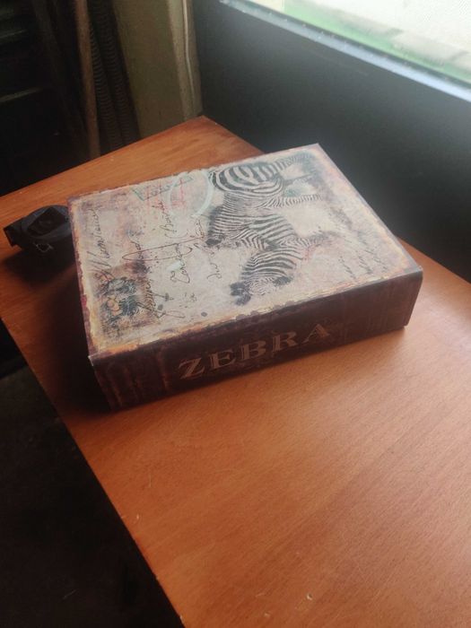 caixa/livro com compartimento