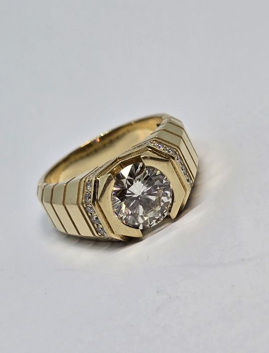3,33 ct H/VS1 натарульний діамант, сертифікат. Золотий перстень 750 пр