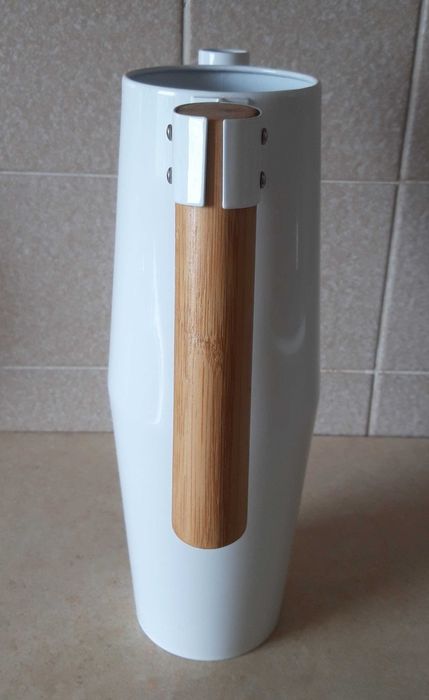 Metalowy wazon do suchych kwiatów Ikea Bittergurka konewka