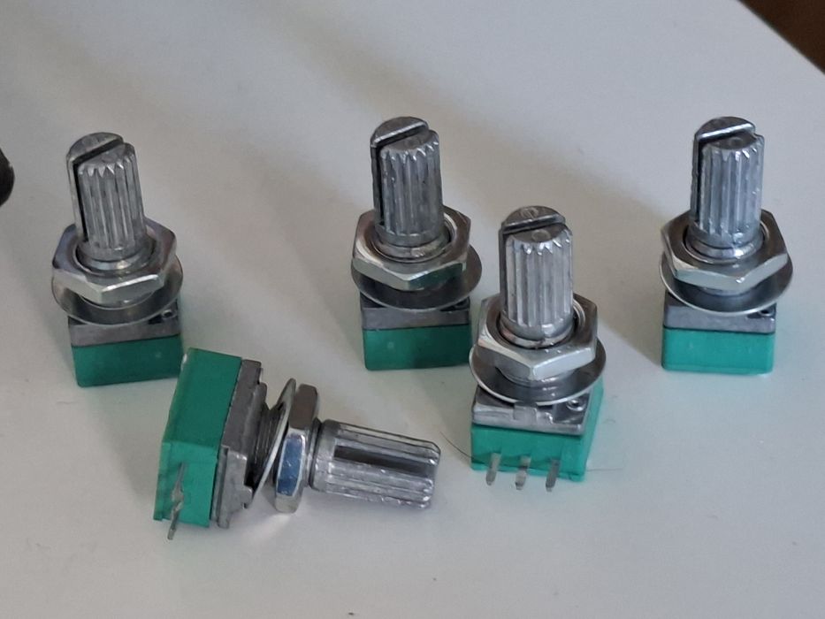 Potentiometer / potencjometr jednoobrotowy 50 KOhm charakterystyka: B