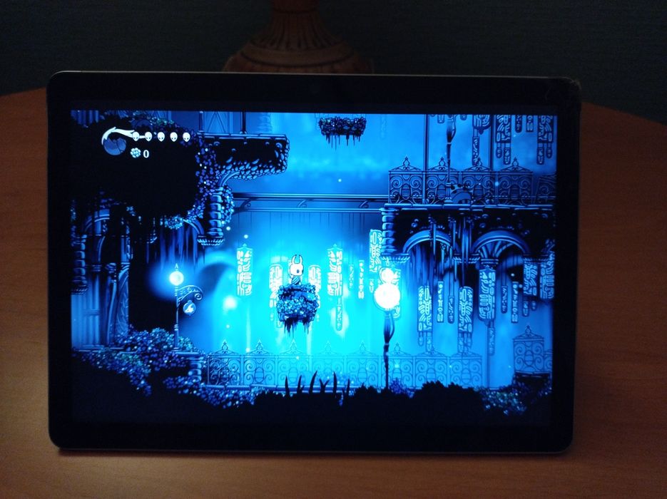 Microsoft Surface Go 2 8gb ram, 128gb  gold 4415y