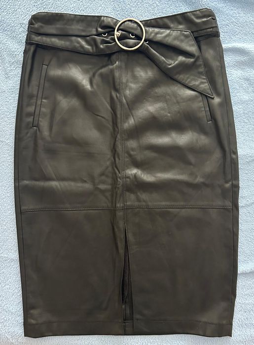 Saia midi ecopele preta Bershka