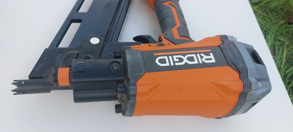 Нейлер.Пневмопістолет для будівництва каркасних будинків 50-90 мм.