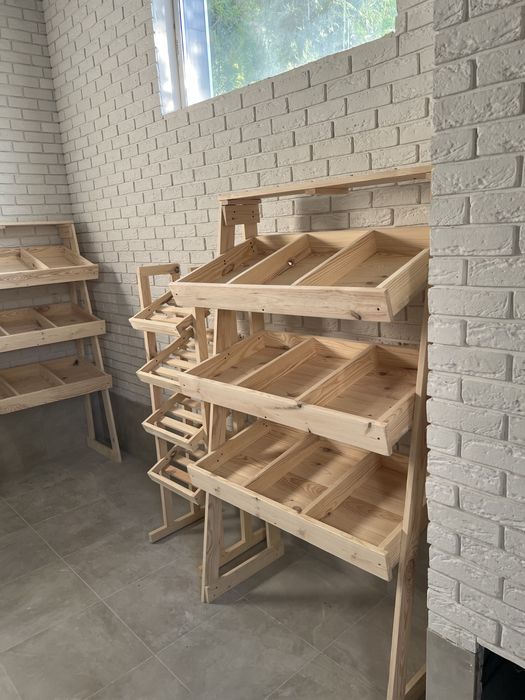 Шафа , стелаж , гардероб , стійка та вітрина з дерева