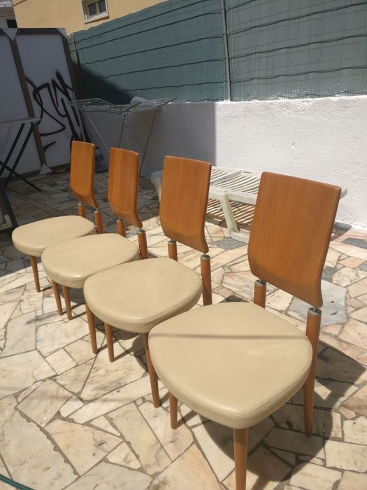 Cadeiras madeira maciça e cabedal