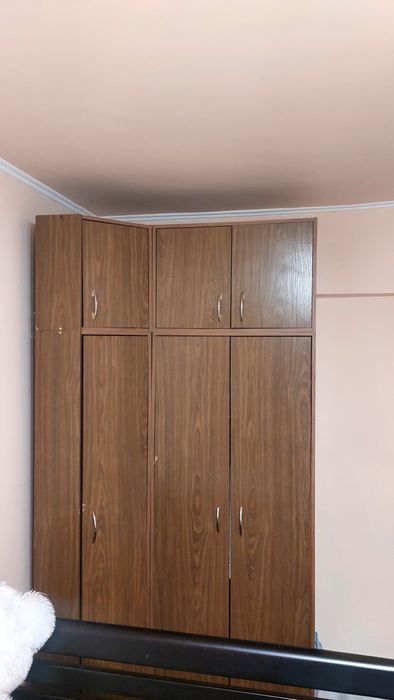 Продам мебель Б/у в идеальном состоянииьном состоянии Прихожая,тумба для обуви,шкаф угловой,ковать матрас 160×200 и кровать-матрас 180×200